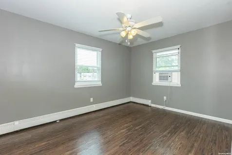 827 Atlantic Street Lindenhurst NY 11757