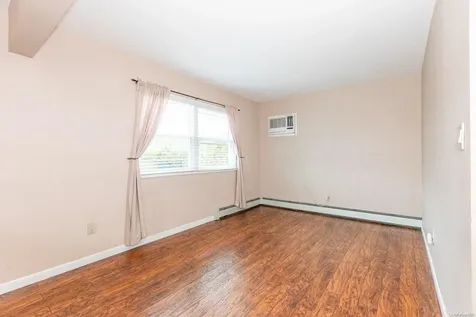 827 Atlantic Street Lindenhurst NY 11757