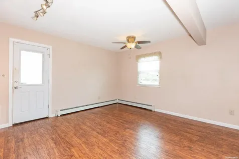 827 Atlantic Street Lindenhurst NY 11757