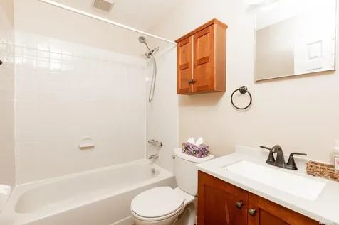 827 Atlantic Street Lindenhurst NY 11757