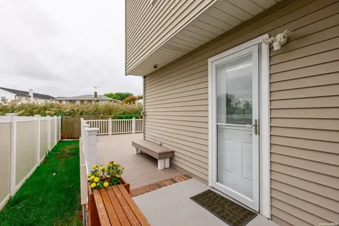 827 Atlantic Street Lindenhurst NY 11757