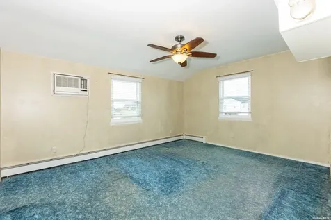 827 Atlantic Street Lindenhurst NY 11757