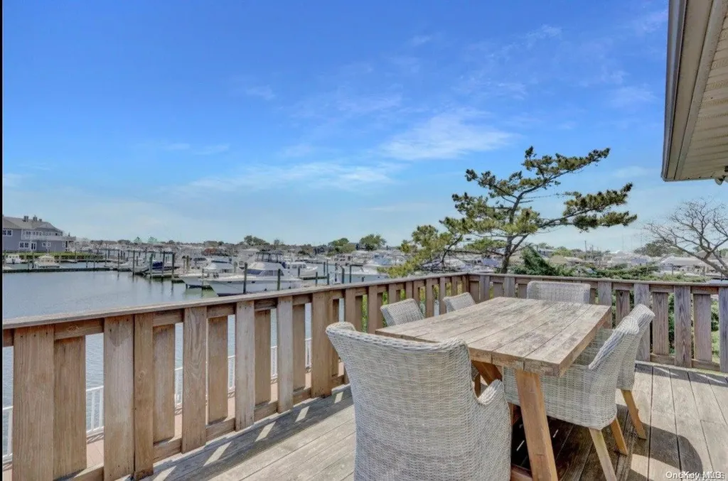 87 W 4th Street Freeport NY 11520