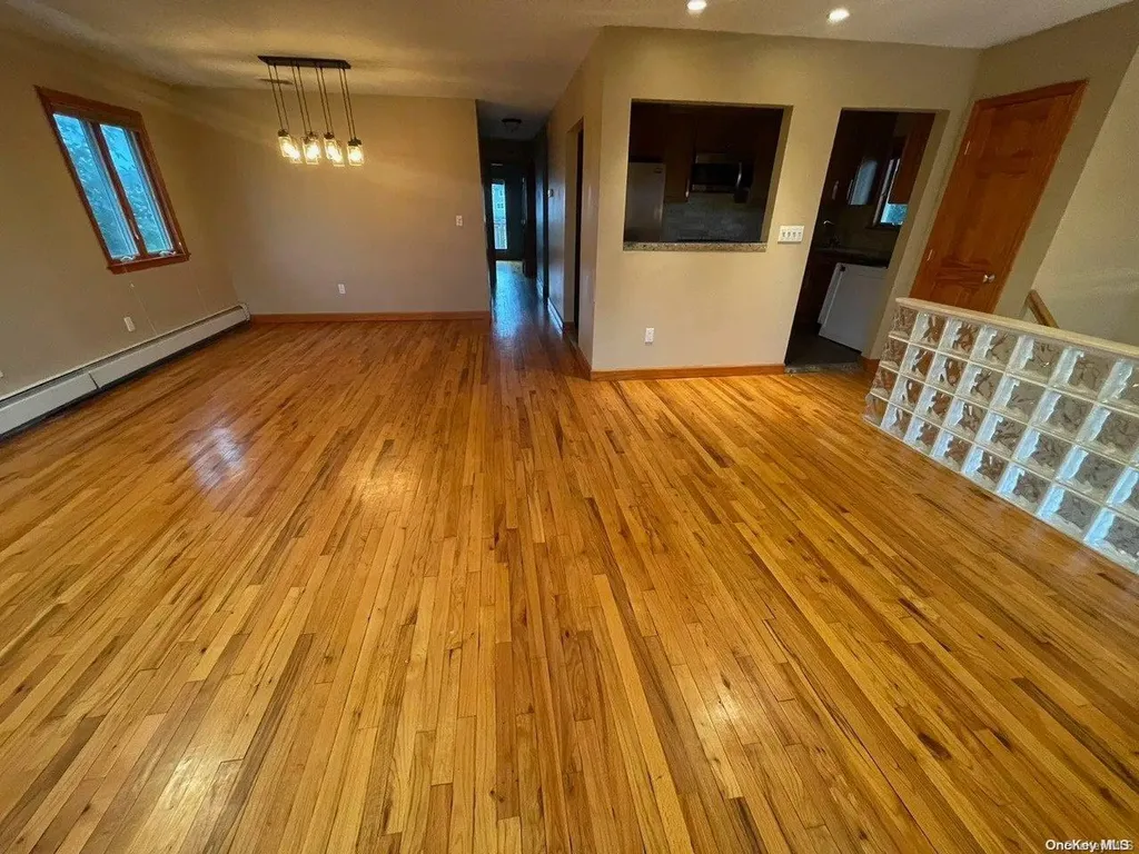 87 W 4th Street Freeport NY 11520