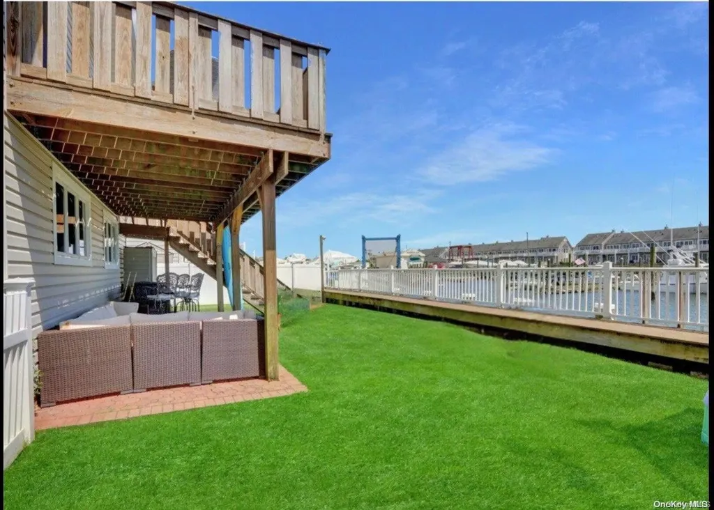 87 W 4th Street Freeport NY 11520