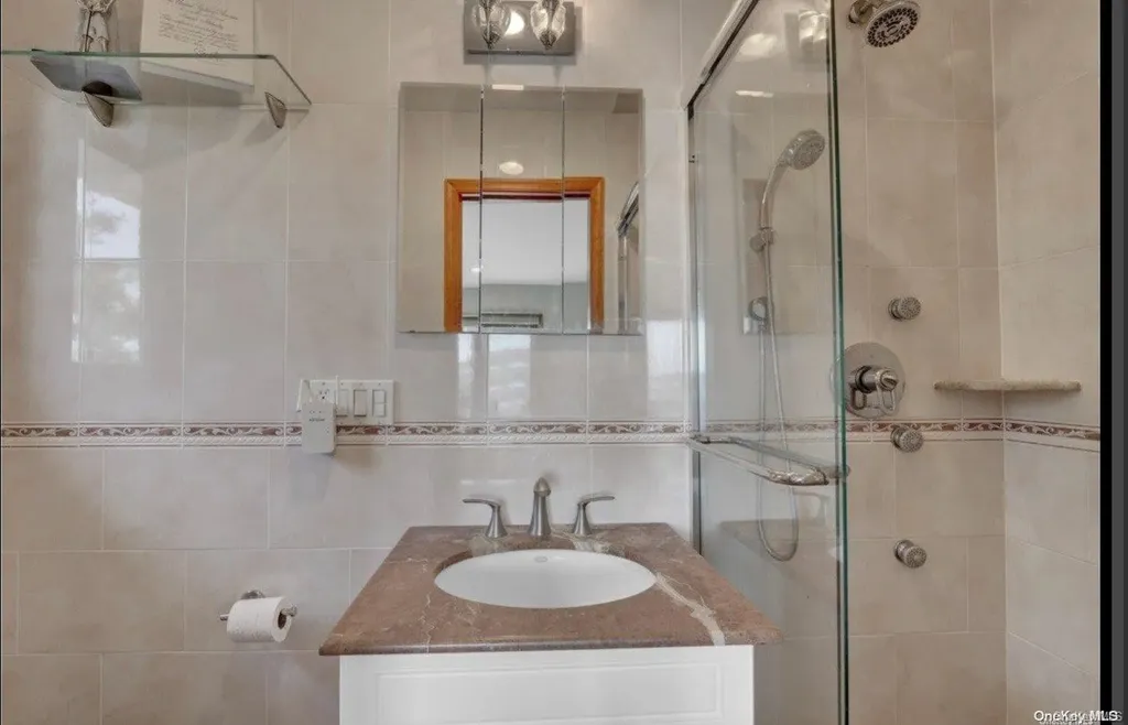 87 W 4th Street Freeport NY 11520