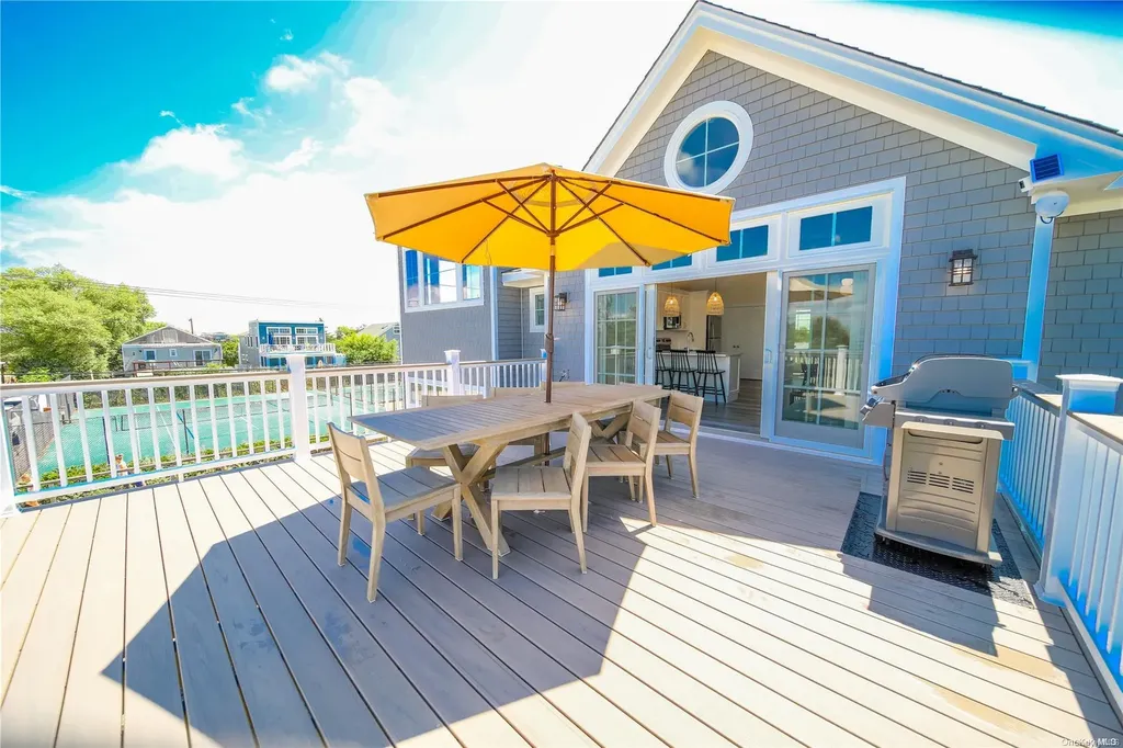 100 E Lighthouse Walk Kismet NY 11706