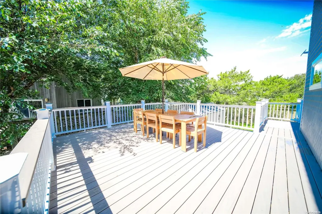 100 E Lighthouse Walk Kismet NY 11706