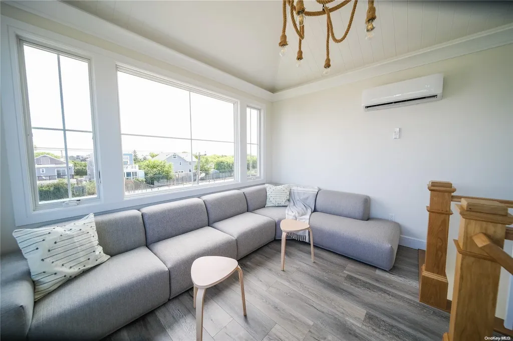 100 E Lighthouse Walk Kismet NY 11706
