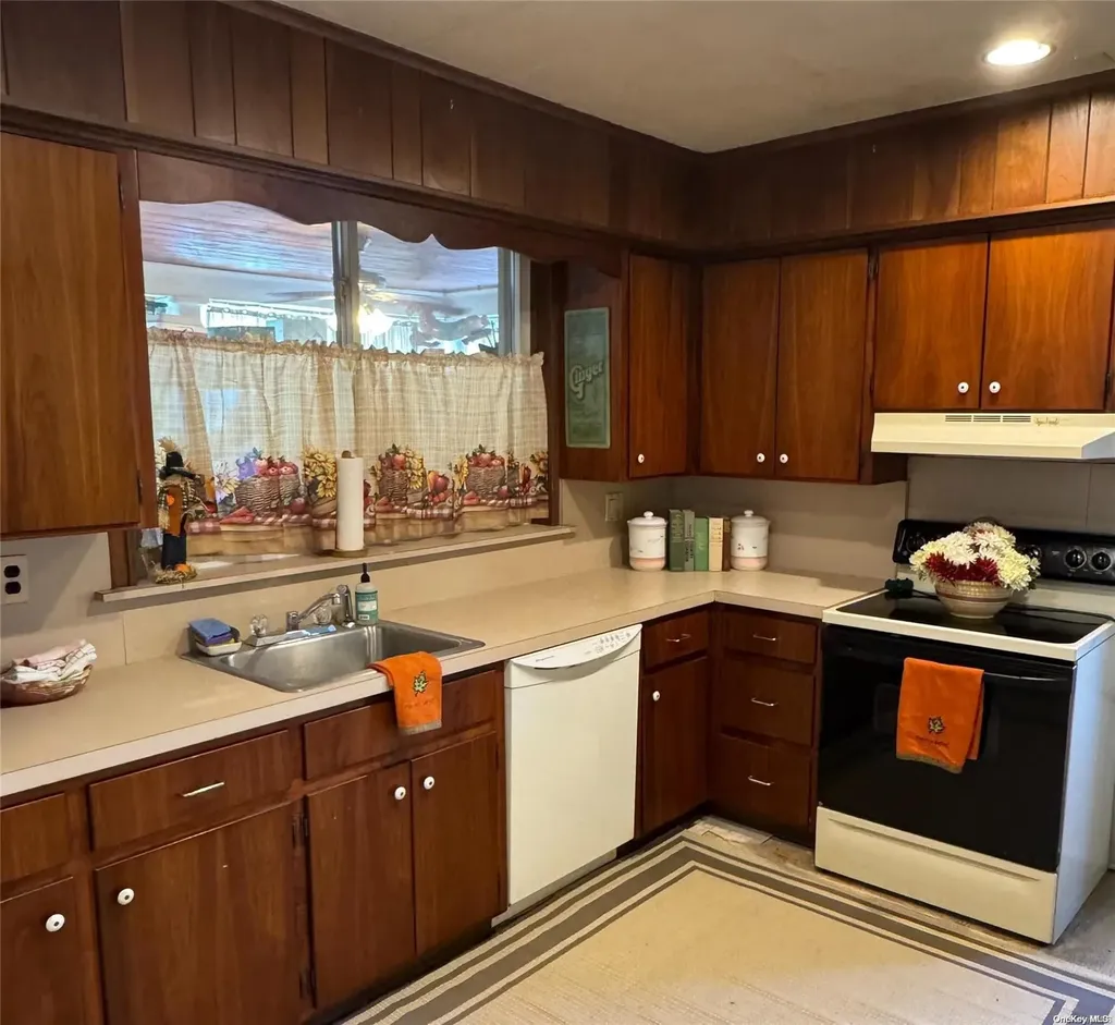 2854 Beverly Road Oceanside NY 11572