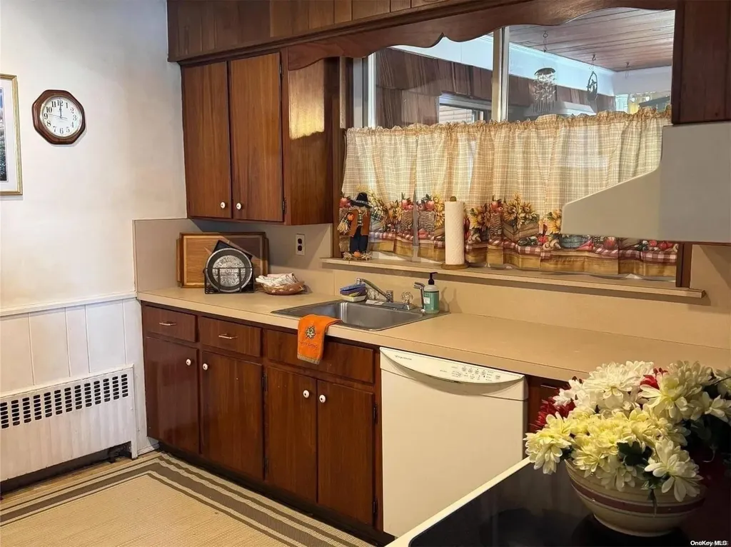 2854 Beverly Road Oceanside NY 11572