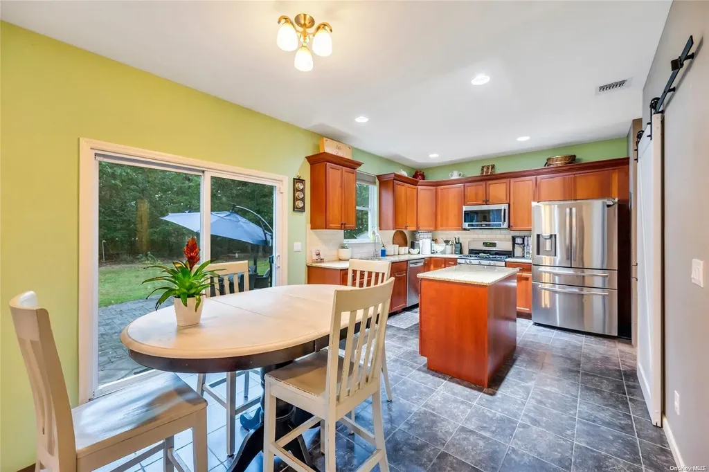 7 Horstead Court Yaphank NY 11980