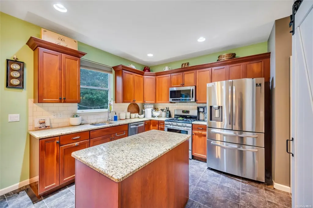7 Horstead Court Yaphank NY 11980