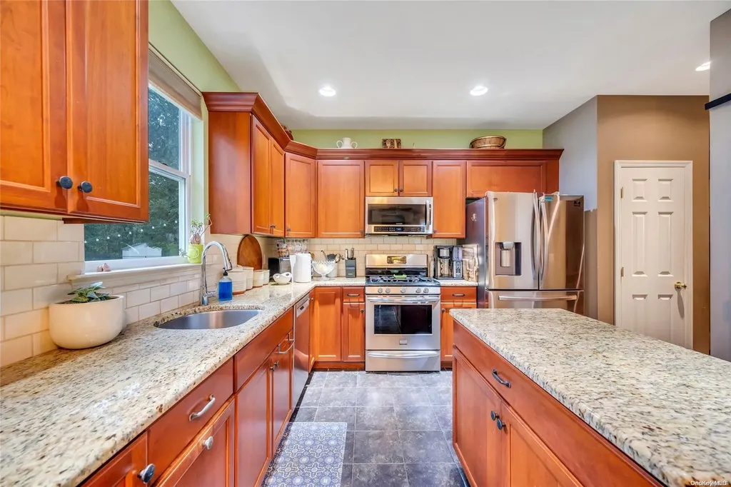 7 Horstead Court Yaphank NY 11980