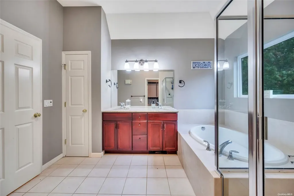 7 Horstead Court Yaphank NY 11980