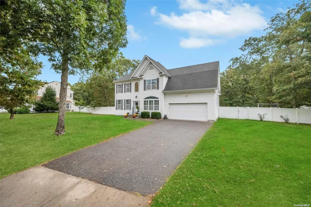 7 Horstead Court Yaphank NY 11980