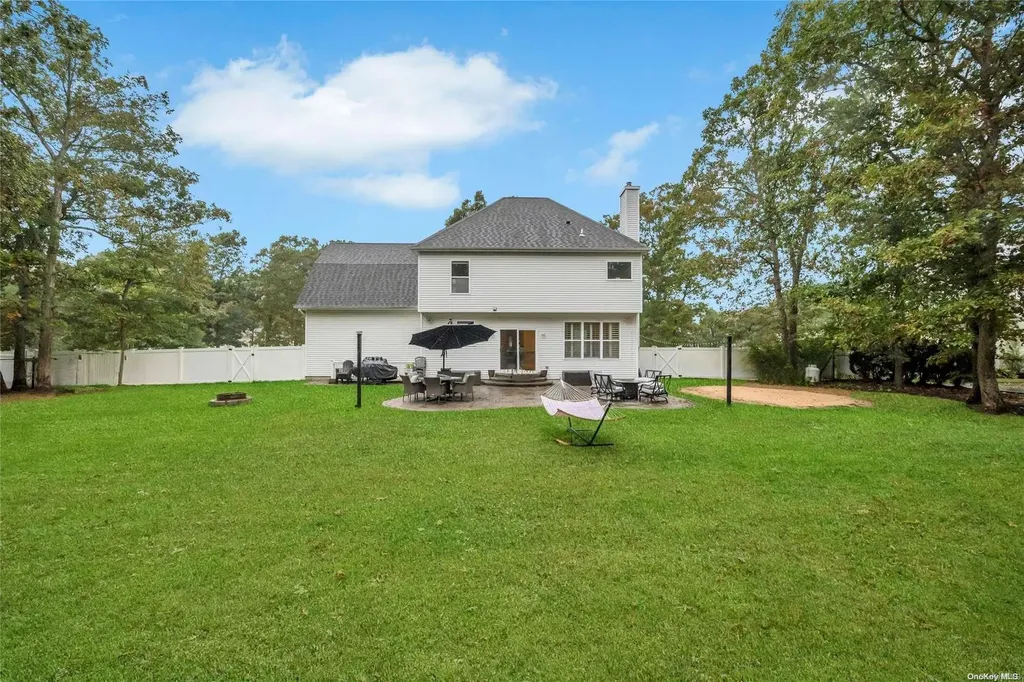 7 Horstead Court Yaphank NY 11980