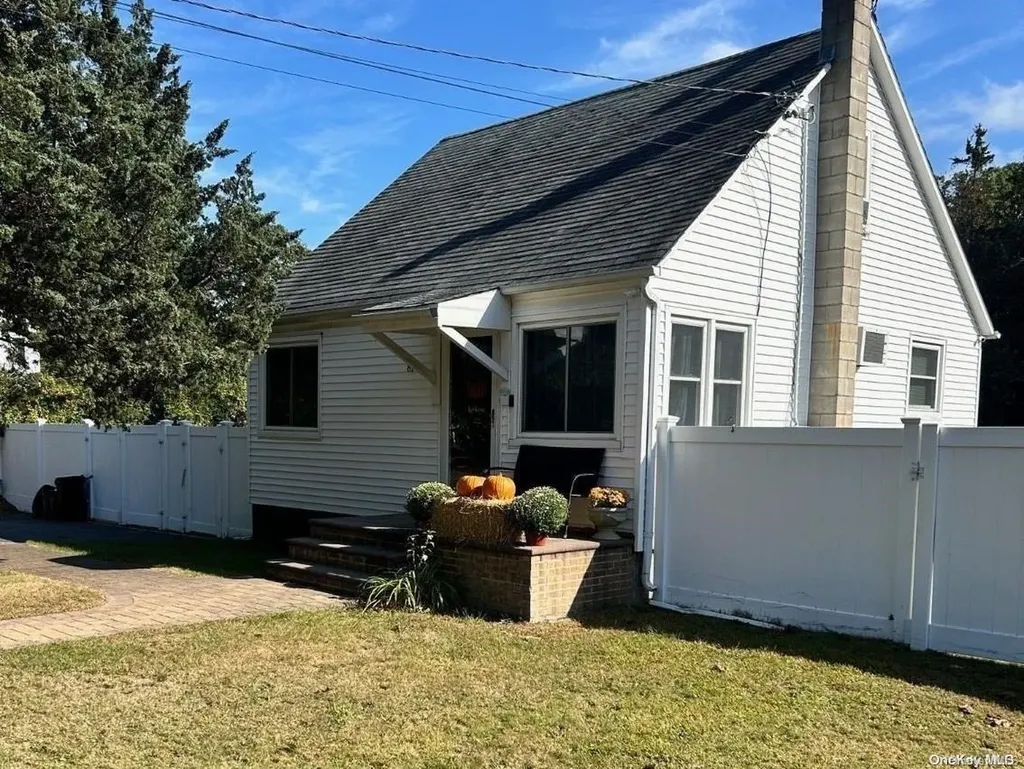 81 Corbin Avenue Shirley NY 11967
