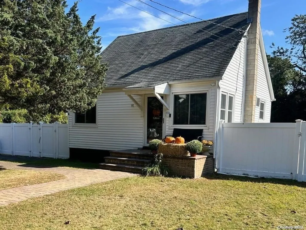 81 Corbin Avenue Shirley NY 11967