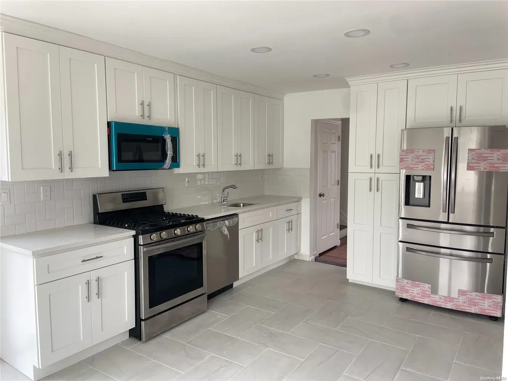 1438 Lincoln Boulevard Bay Shore NY 11706