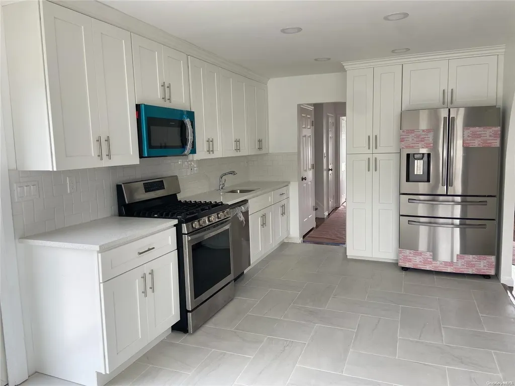 1438 Lincoln Boulevard Bay Shore NY 11706