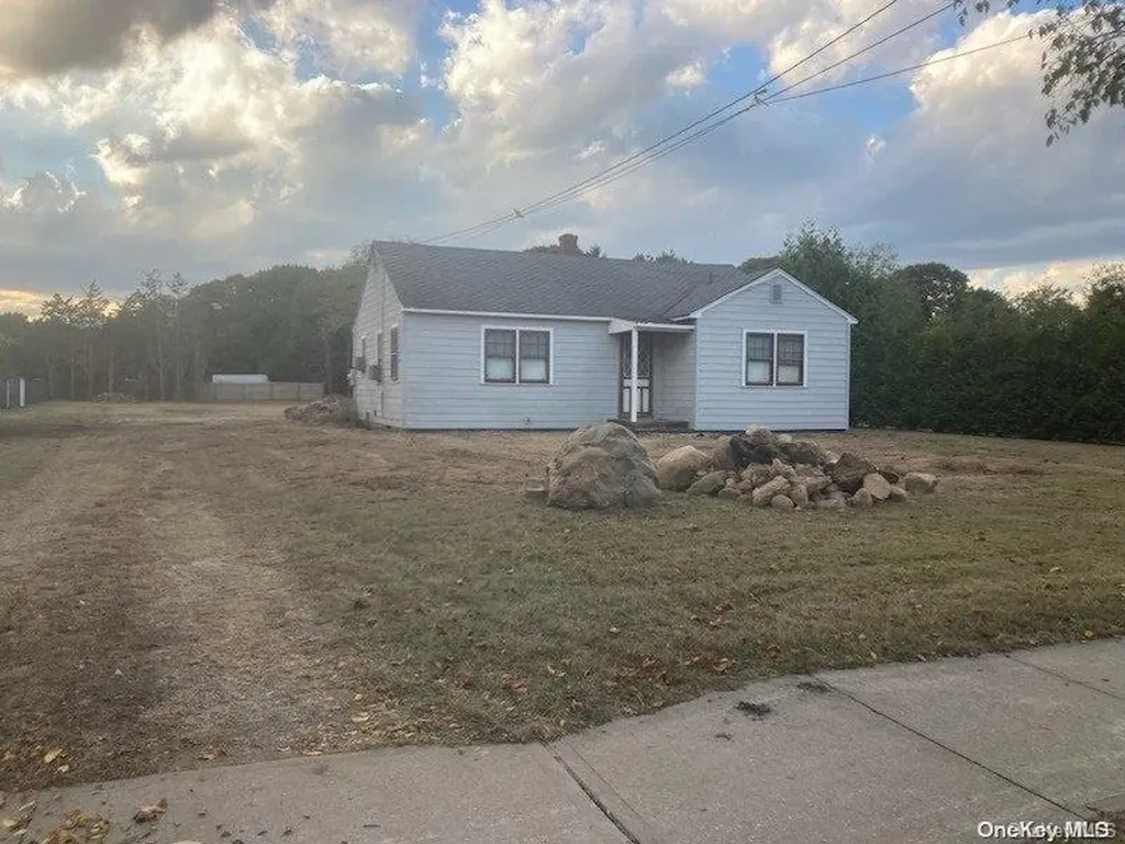 53 S Phillips Avenue Speonk NY 11972