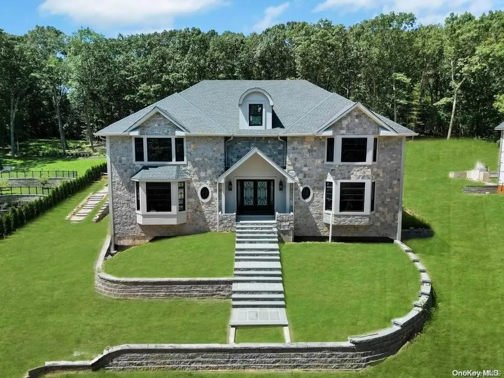 585 Old Bridge Road Northport NY 11768