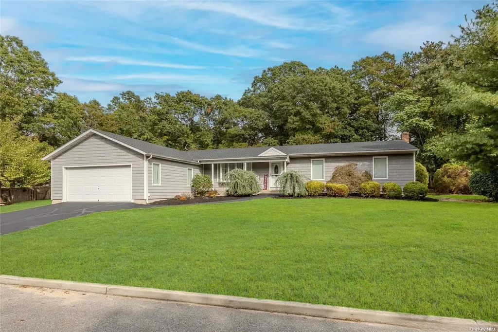 3 Ferrick Avenue Medford NY 11763