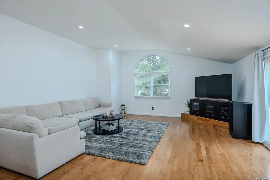 3 Ferrick Avenue Medford NY 11763
