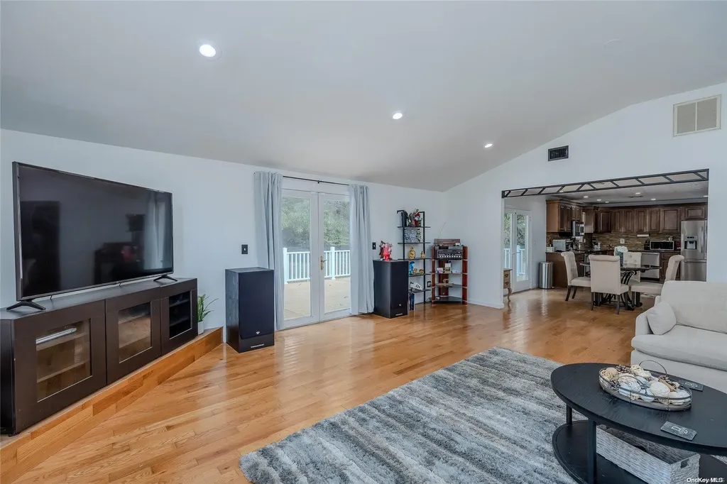 3 Ferrick Avenue Medford NY 11763