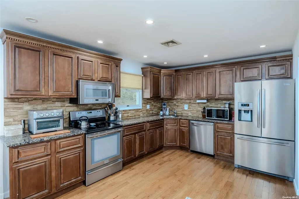 3 Ferrick Avenue Medford NY 11763