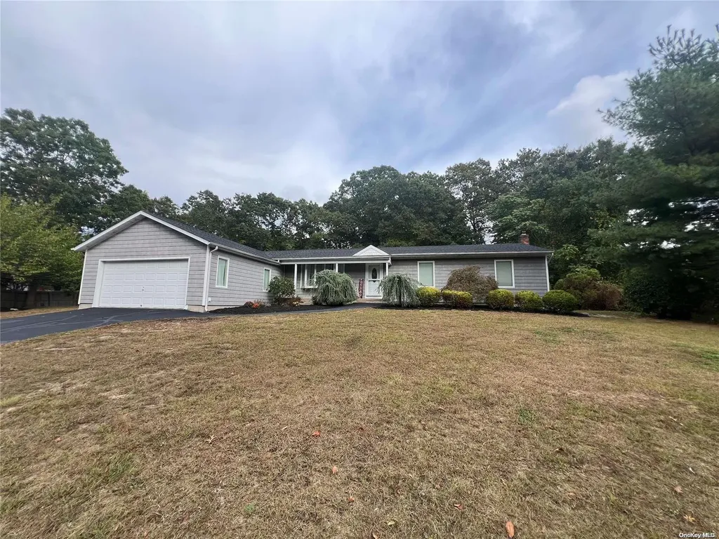 3 Ferrick Avenue Medford NY 11763