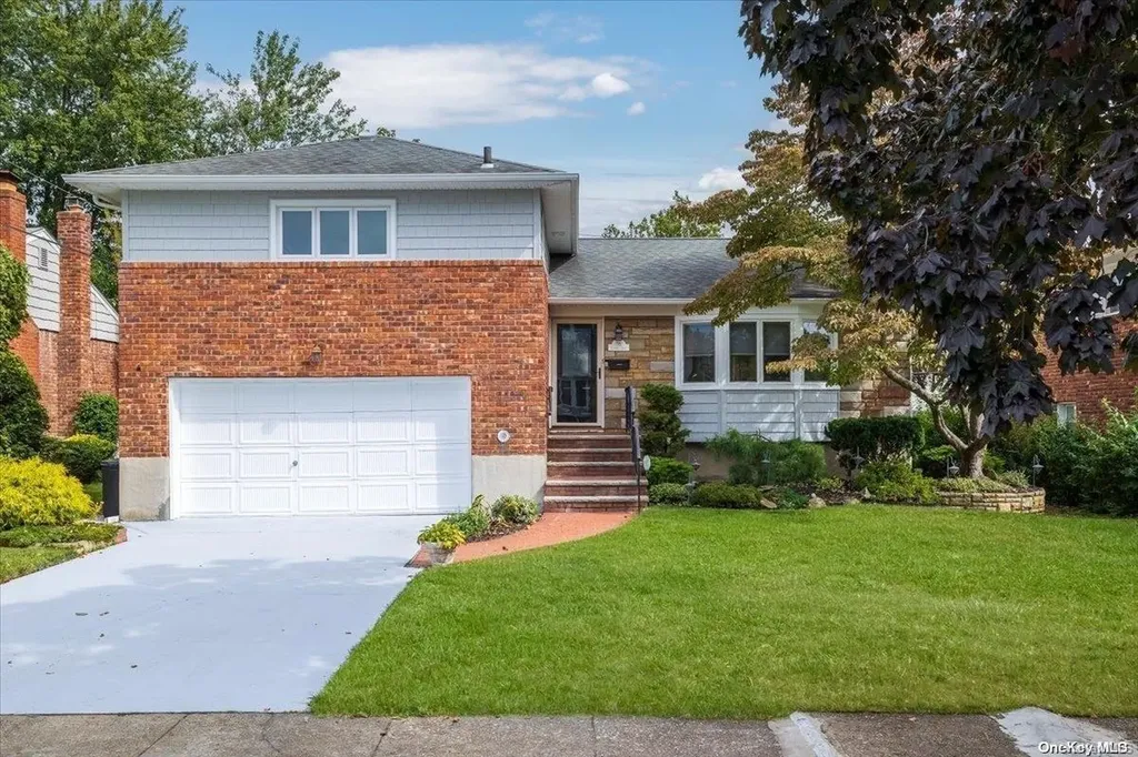 38 Stauber Drive Plainview NY 11803