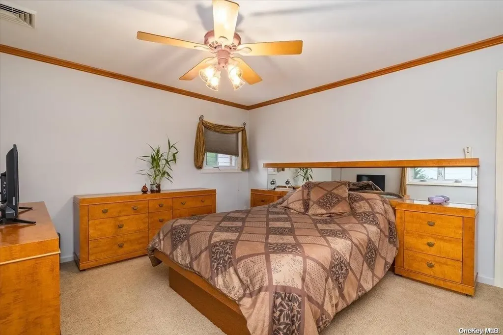 38 Stauber Drive Plainview NY 11803