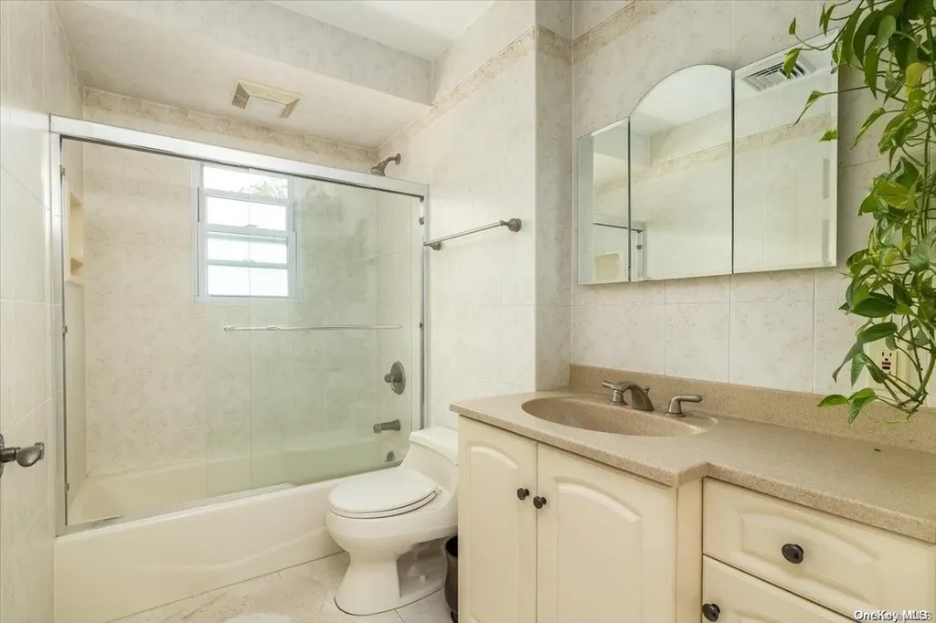 38 Stauber Drive Plainview NY 11803