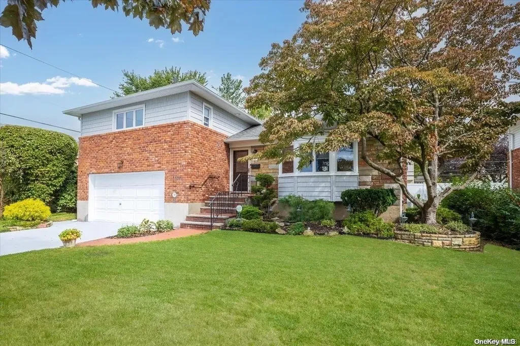 38 Stauber Drive Plainview NY 11803