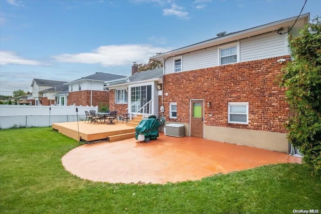 38 Stauber Drive Plainview NY 11803