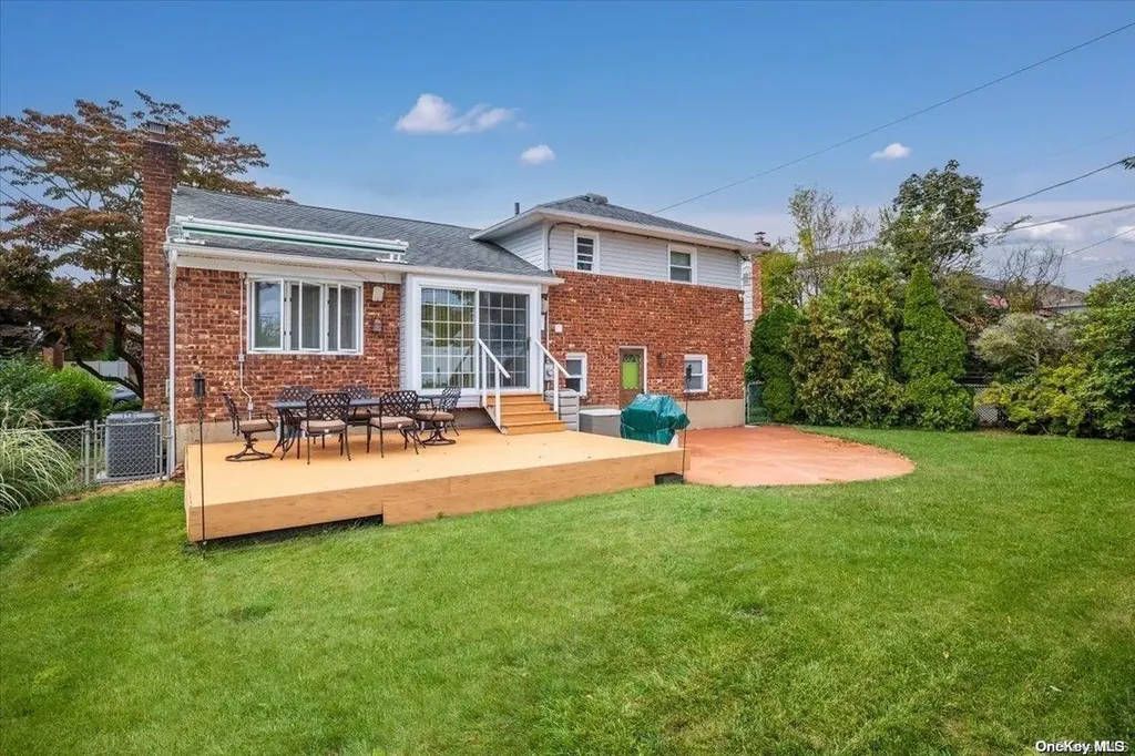 38 Stauber Drive Plainview NY 11803