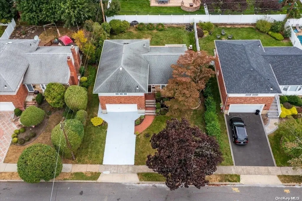 38 Stauber Drive Plainview NY 11803