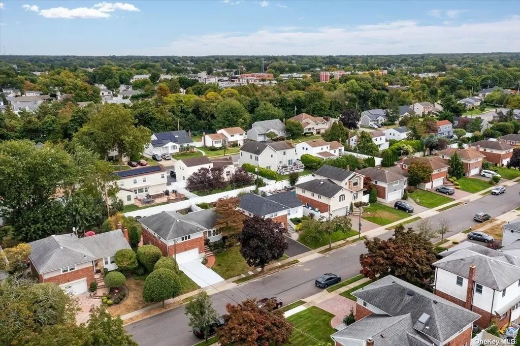 38 Stauber Drive Plainview NY 11803
