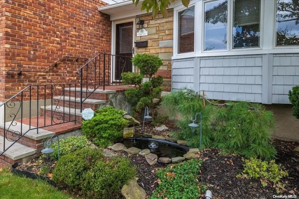 38 Stauber Drive Plainview NY 11803