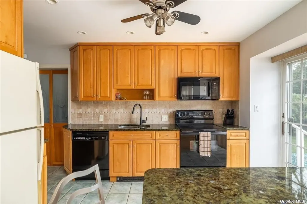 38 Stauber Drive Plainview NY 11803