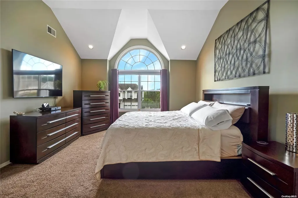 43 Manorview Way Manorville NY 11949