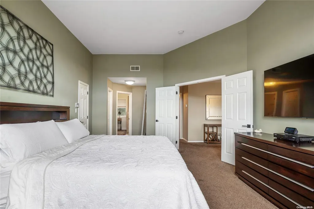 43 Manorview Way Manorville NY 11949