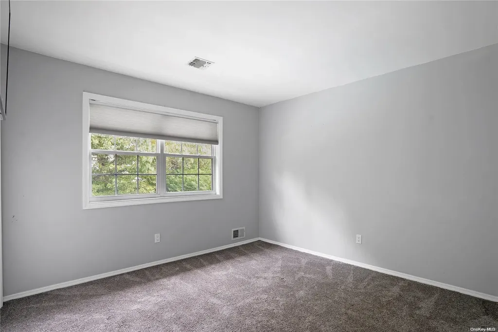 43 Manorview Way Manorville NY 11949