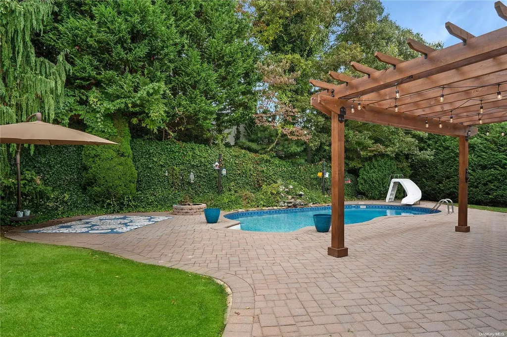 43 Manorview Way Manorville NY 11949