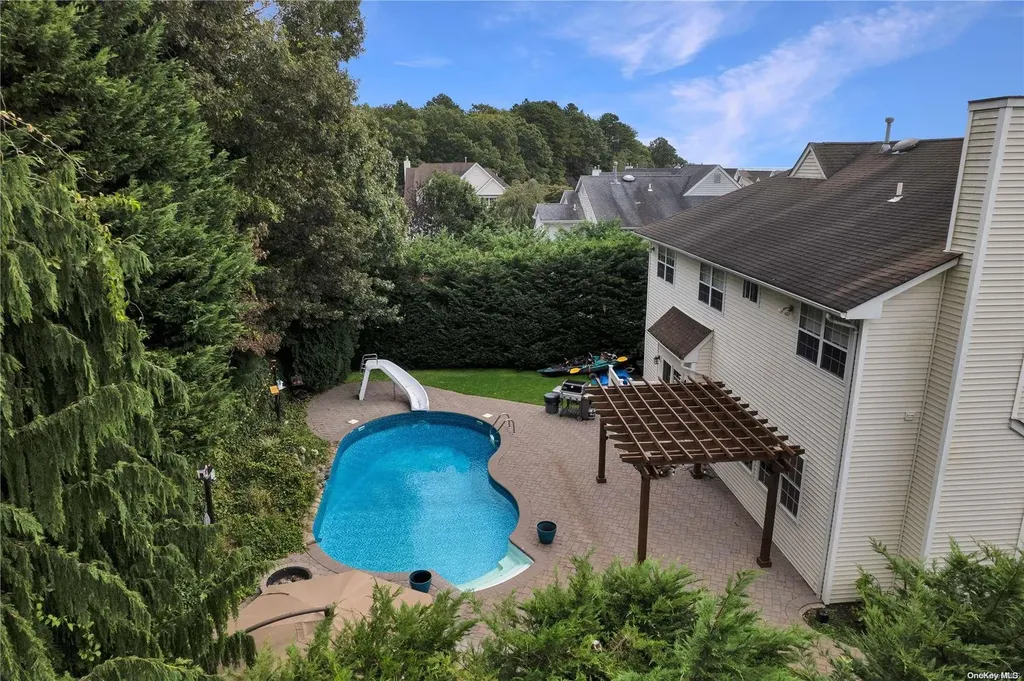 43 Manorview Way Manorville NY 11949