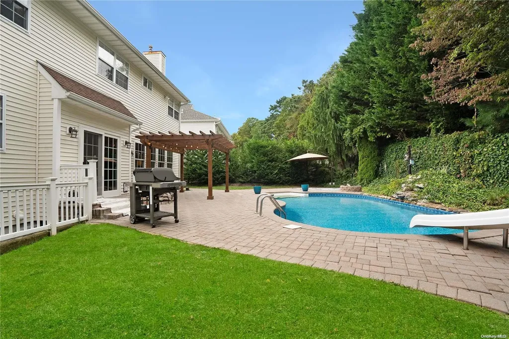 43 Manorview Way Manorville NY 11949