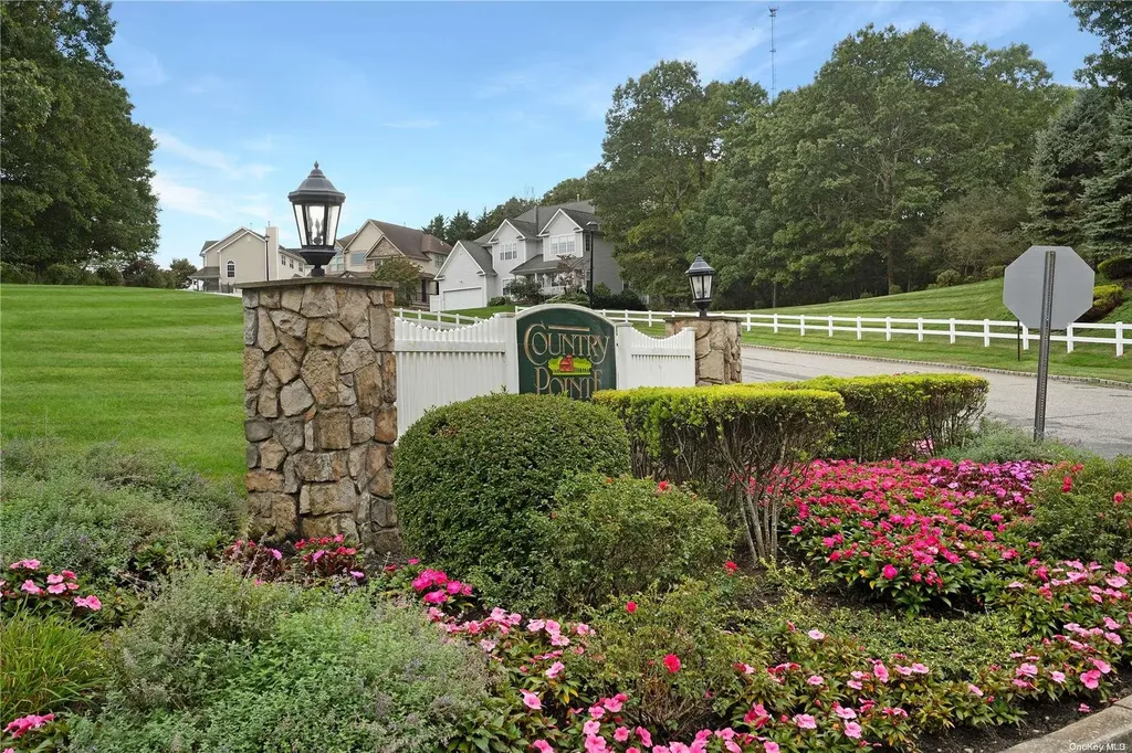 43 Manorview Way Manorville NY 11949
