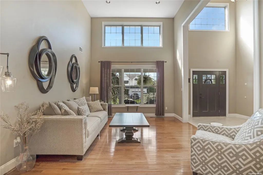 43 Manorview Way Manorville NY 11949